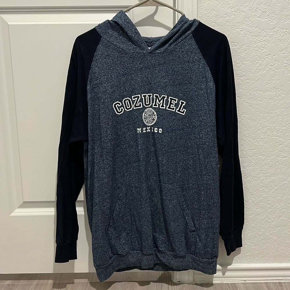 Men’s long sleeve hoodie t-shirt